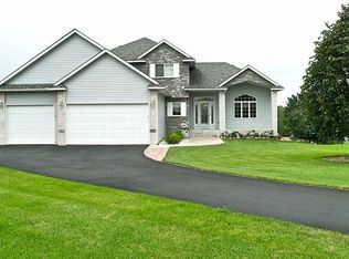 705 Bergman Ct, Isanti, MN 55040