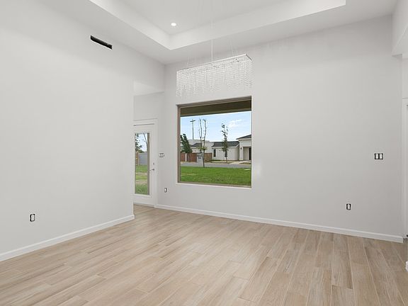 3rd image of 1902 Lulu St