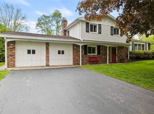 39 Wedgewood Dr, Penfield, NY 14526