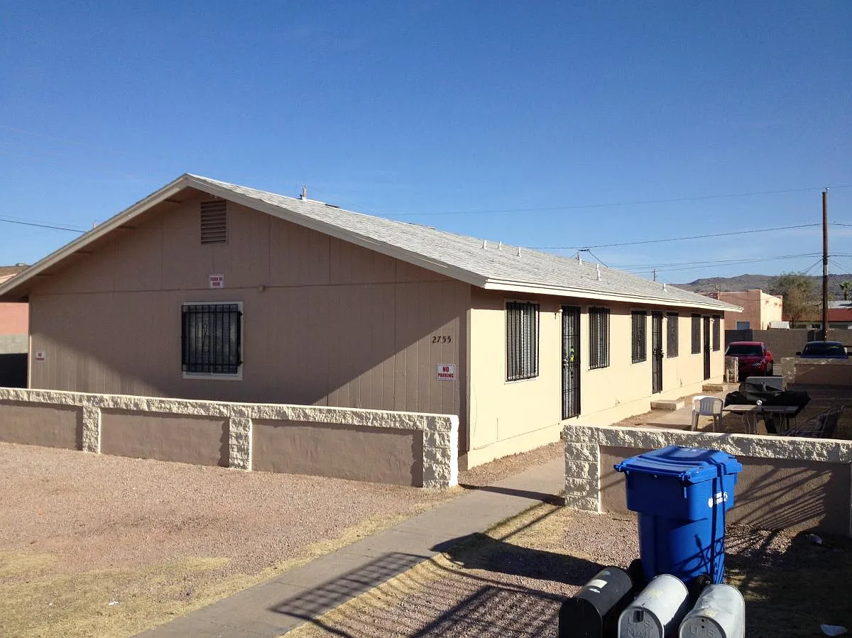 3 bed, 900 sqft, $1,325 — Photo 1