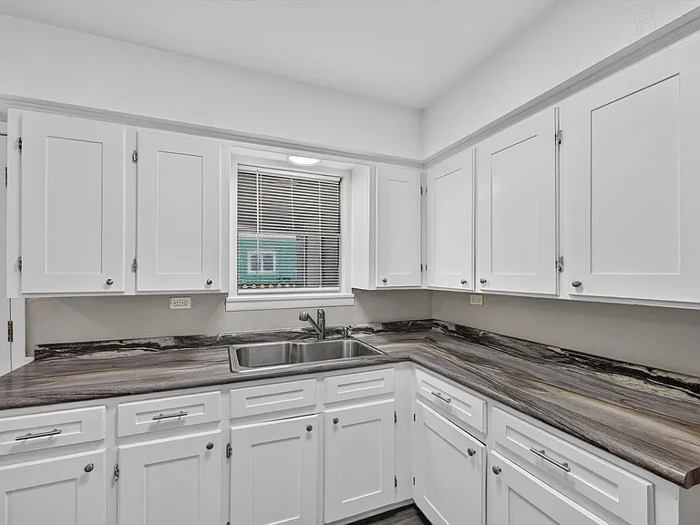 208 D St — Photo 7