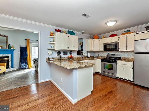4th image of 9823 Dominion Forest Cir