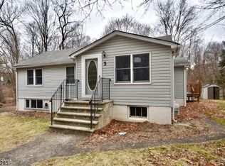3 Maple Ave, Oak Ridge, NJ 07438
