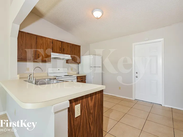 121 Summerset Dr — Photo 5