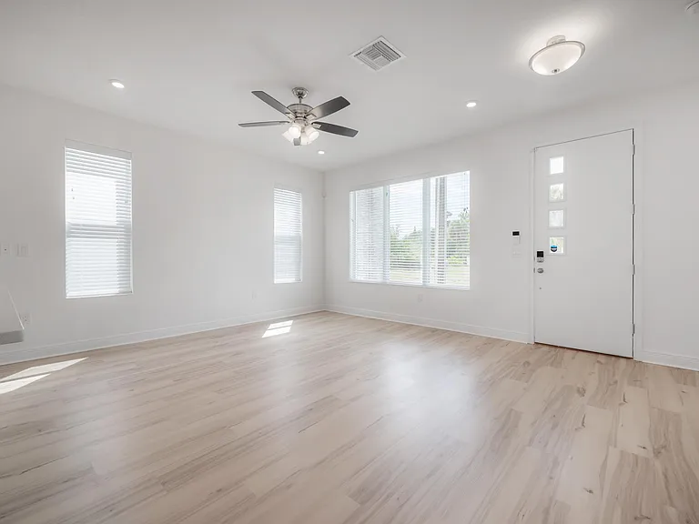 2703 W Fig St #1 — Photo 8