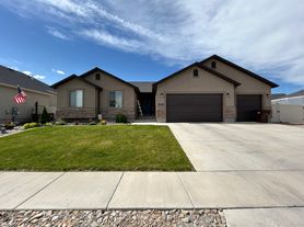 1047 E Hunter Ln N, Eagle Mountain, UT