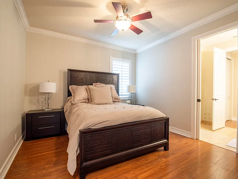 8801 Wellington View Dr — Photo 32