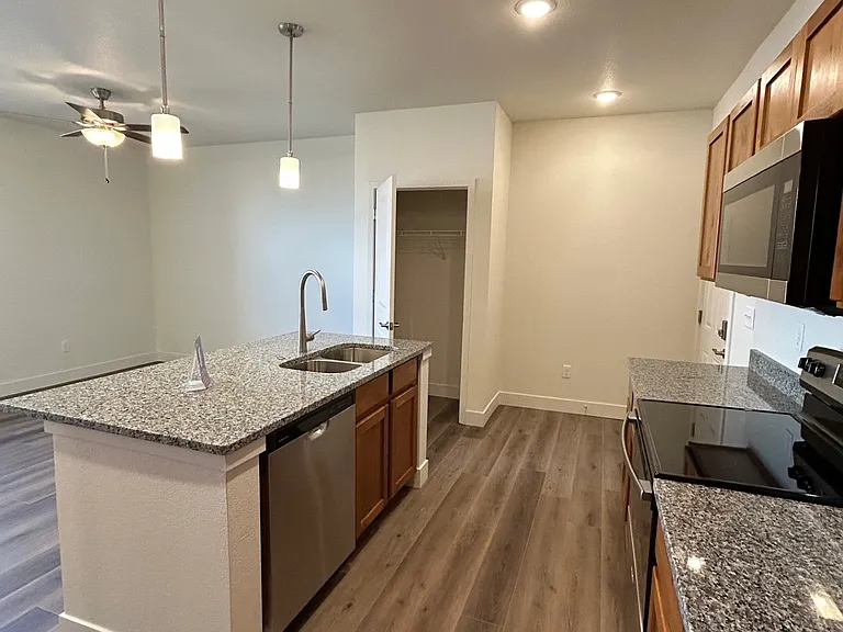 The Overlook Apartments — Photo 30
