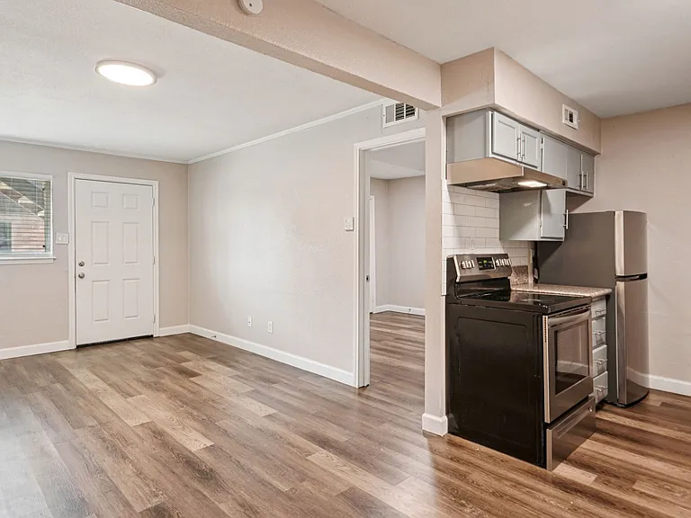 Loft on Louise — Photo 38