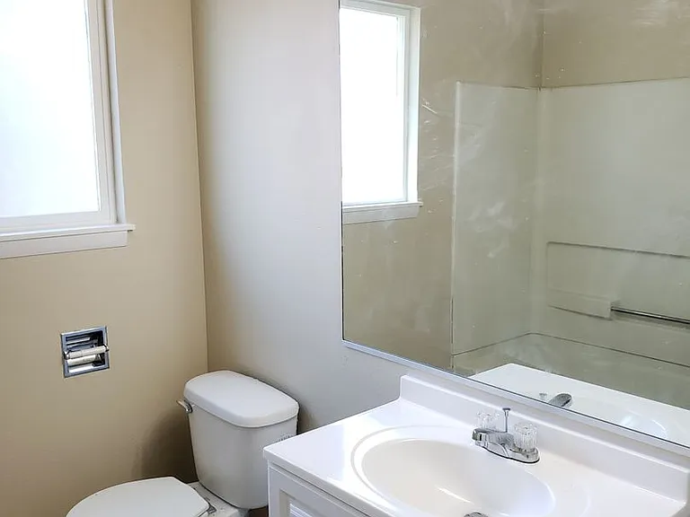 966 W Center St — Photo 12