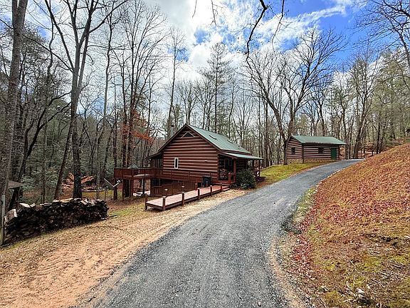 3rd image of 136 Honeysuckle Way