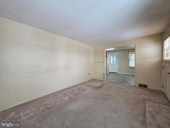 3rd image of 321 Pfautz Hill Rd