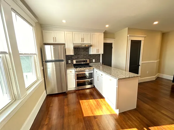 250-252 Central Ave #3, New Bedford, MA 02745