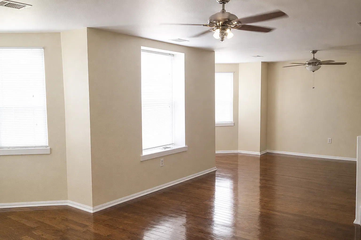 3 bed, 2.5 bath, 1400 sqft, $2,700 — Photo 3