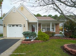 135 Chesterfield Ln, Toms River, NJ
