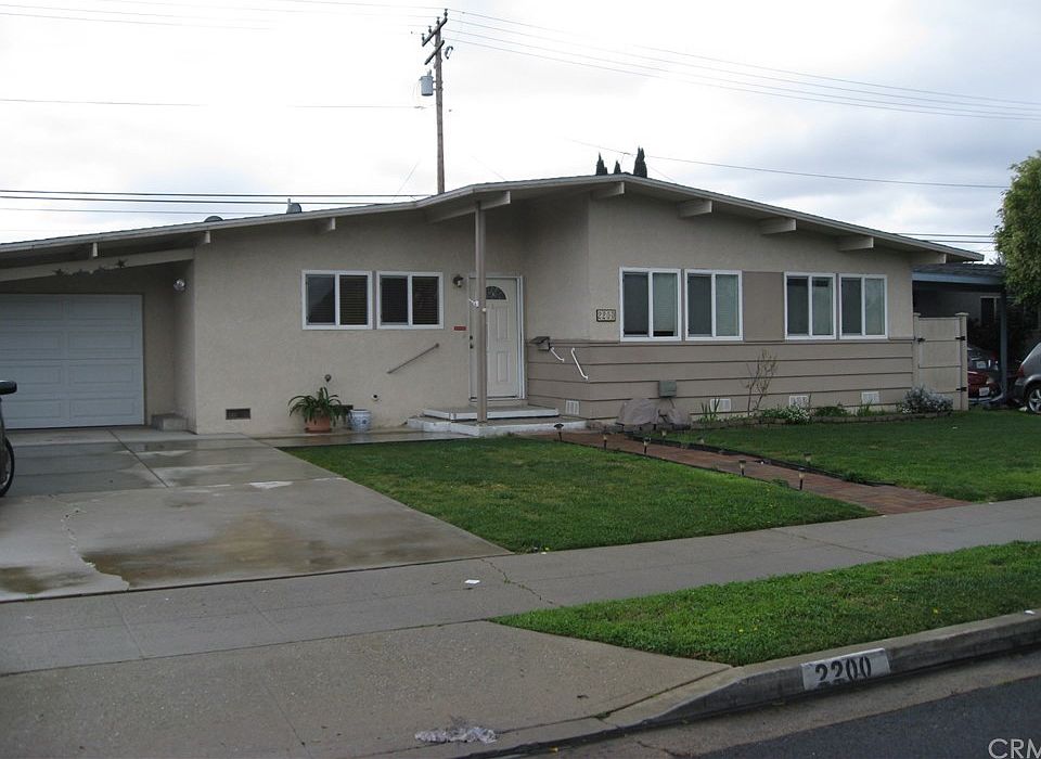1st image of 2200 E Underhill Ave