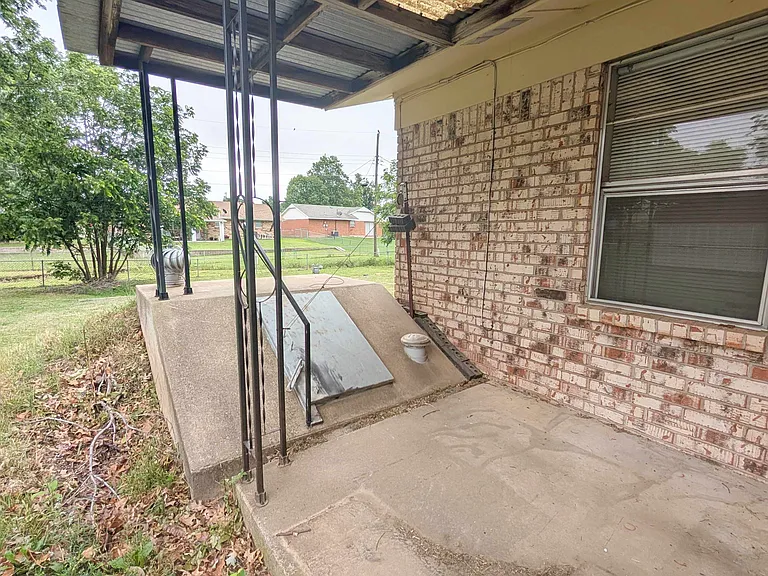 1915 S Jensen Ave — Photo 19