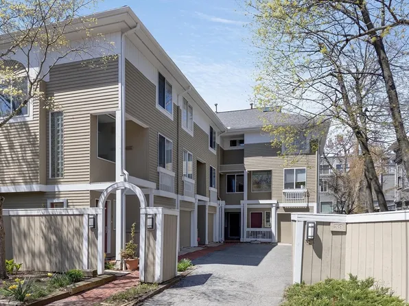 39-41 Dana St Unit 4, Cambridge, MA 02138