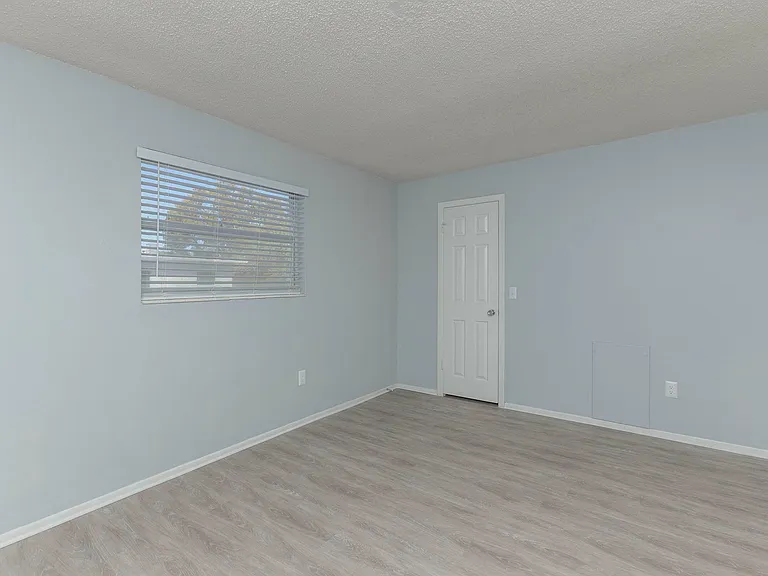 Park House Apartments — Photo 10