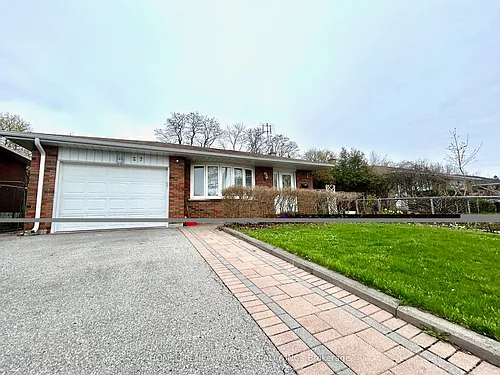 27 Hayward Cres #UPPER Photo 1