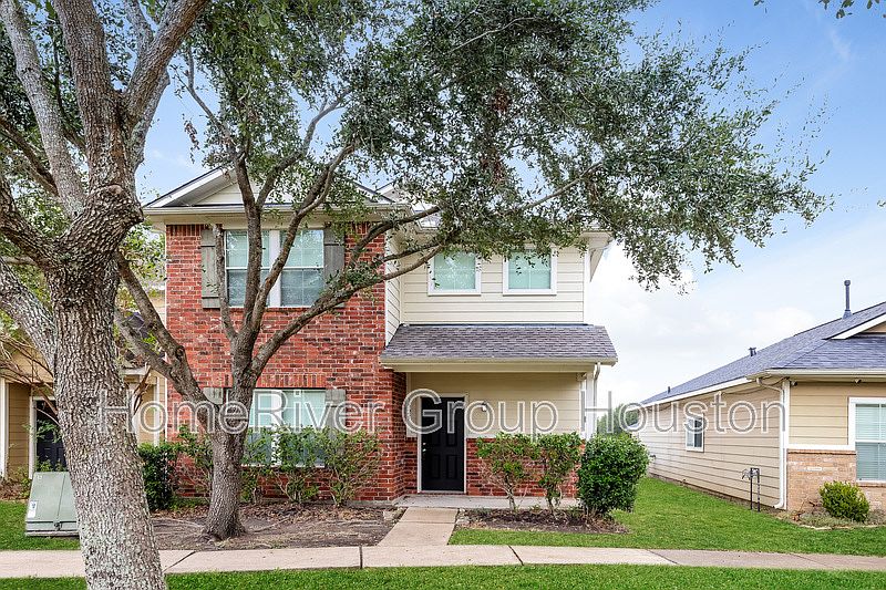 1st image of 1525 Claremont Garden Cir