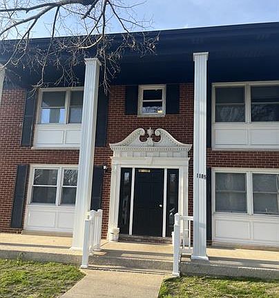 2nd image of 1105 Oak St APT D