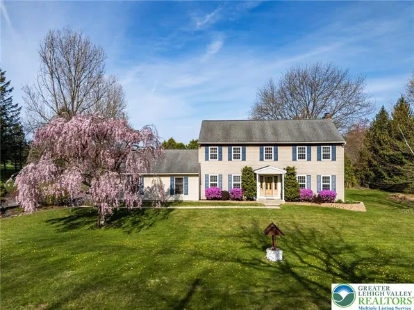 861 Point Phillips Rd, Bath, PA 18014