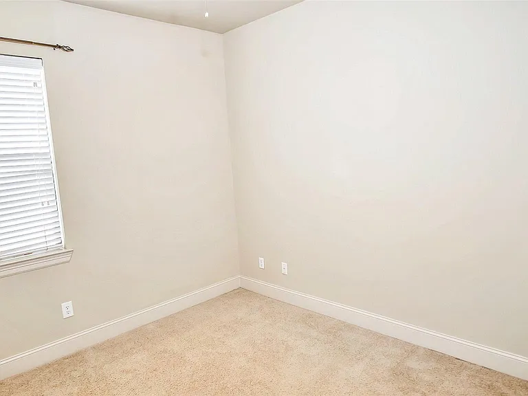 1611 Silver St — Photo 23
