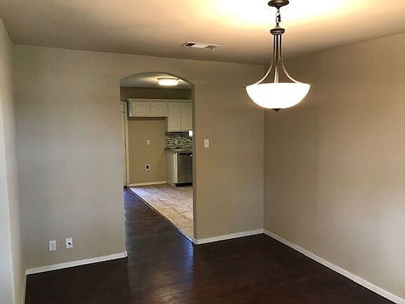 5th image of 408 Yorkshire Dr