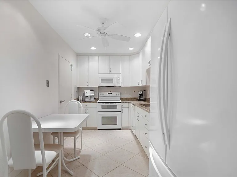 4250 Galt Ocean Dr #PHB — Photo 15