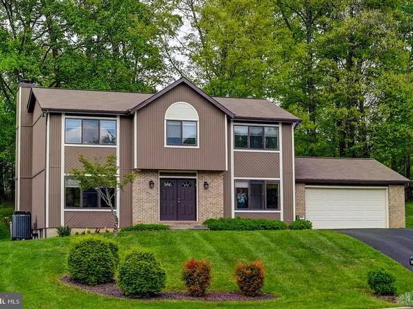 12206 Velvet Hill Dr, Owings Mills, MD 21117