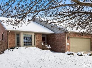 10504 N Pheasant Ln, Peoria, IL 61615