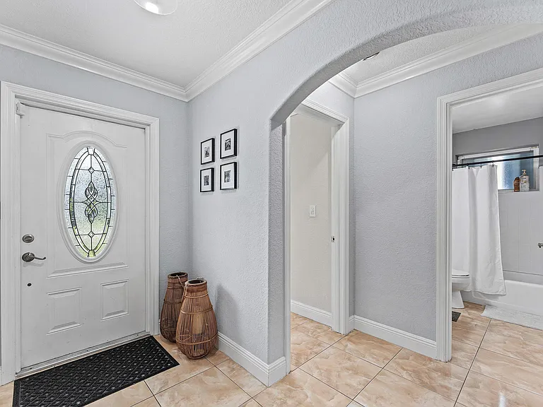4481 SW 37th Ave — Photo 4
