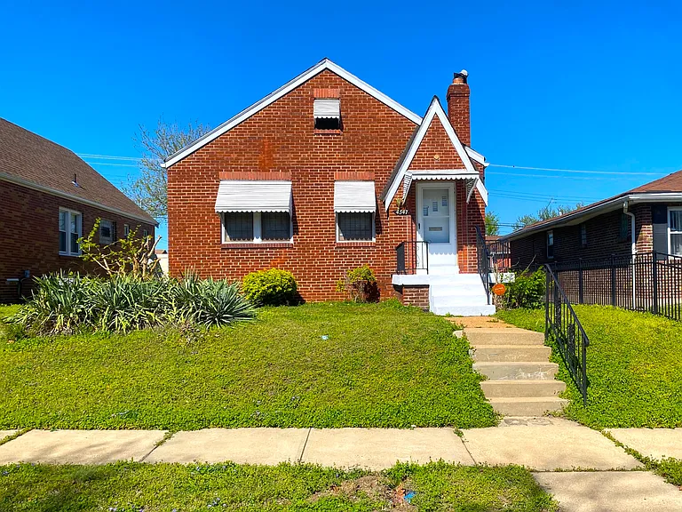 4547 Bessie Ave — Photo 2