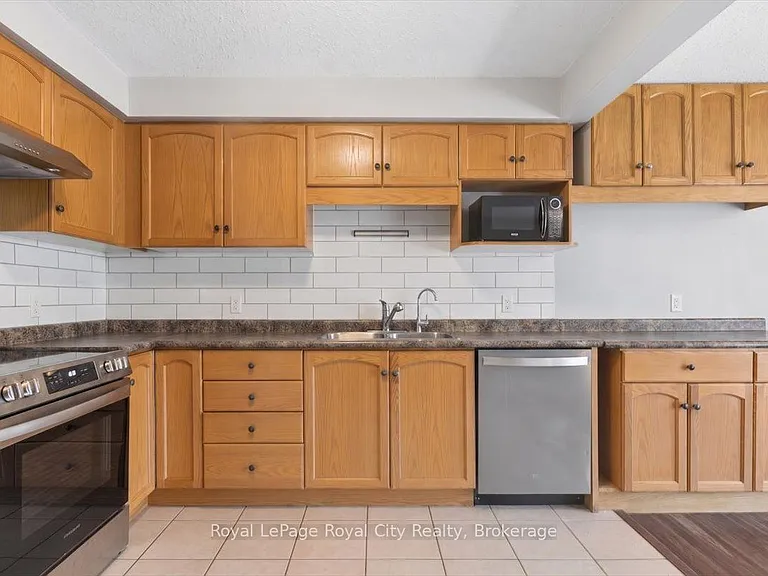 1498 Gordon St #25 — Photo 6