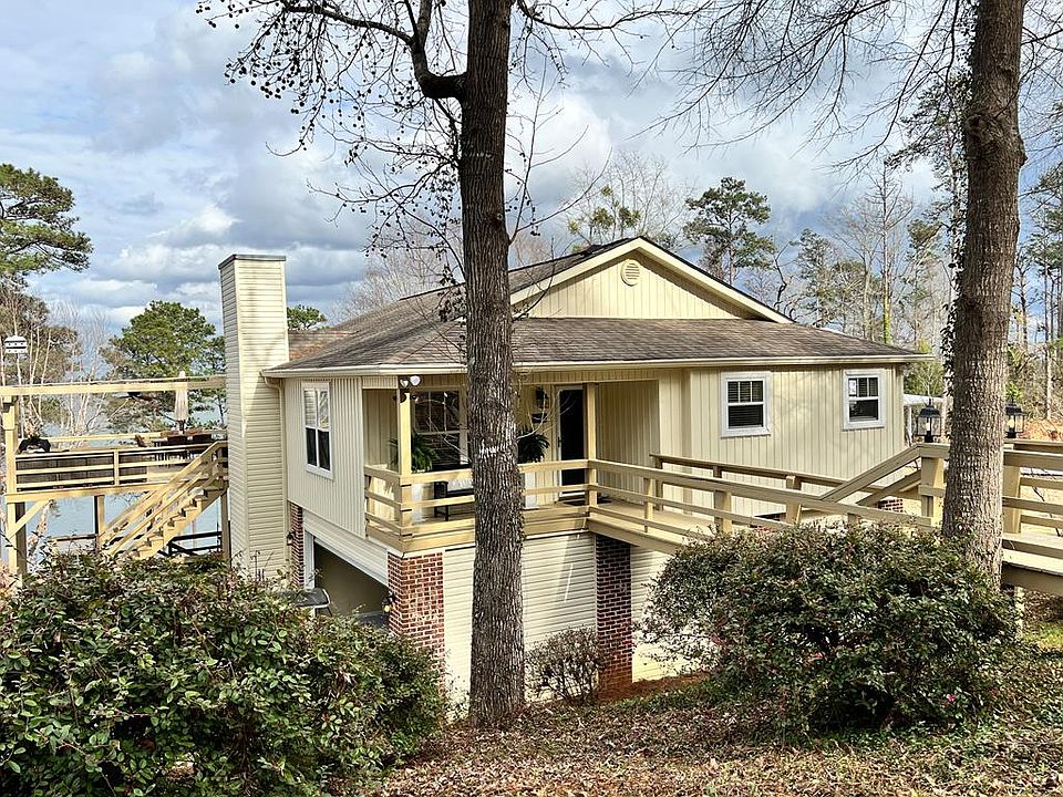 1st image of 698 Lakeshore Dr