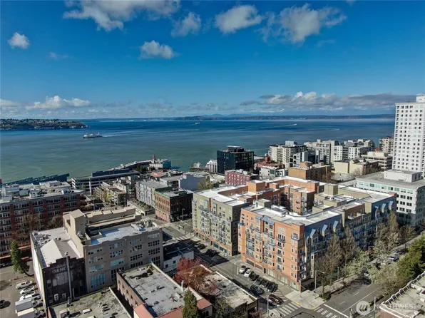 2414 1st #321, Seattle, WA 98121