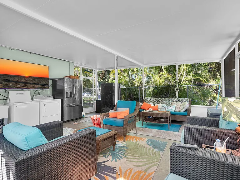 25 N Ocean Dr — Photo 4
