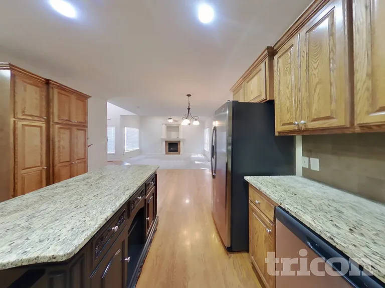 725 N Alder St — Photo 4