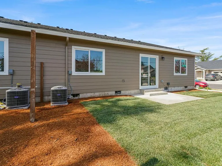 4252 Ash Grove Dr NE — Photo 16