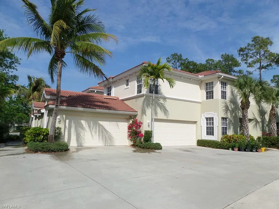 1634 Tarpon Bay Dr S #202
