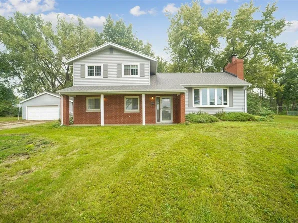 3768 Ranchero Rd, Waterloo, IA 50613