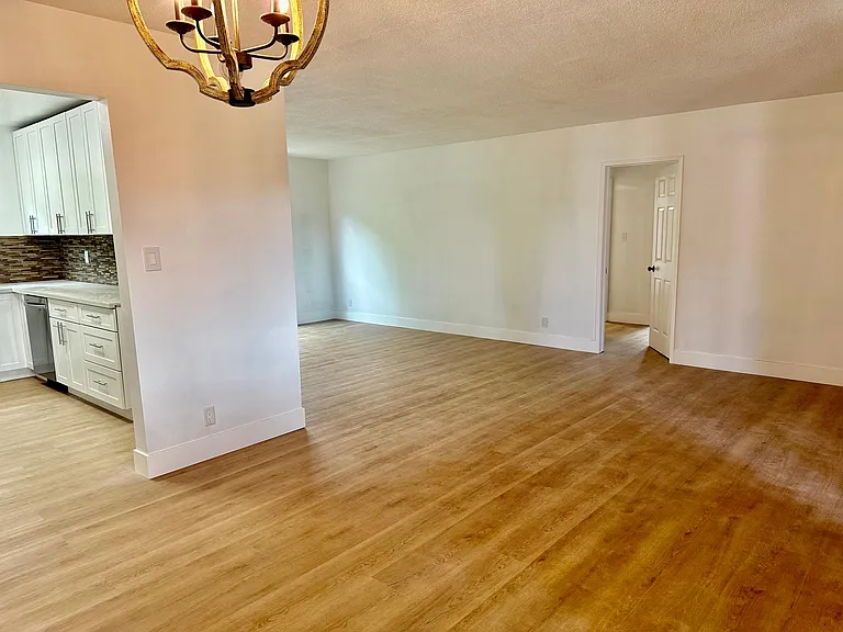 12121 La Maida St #15 — Photo 6