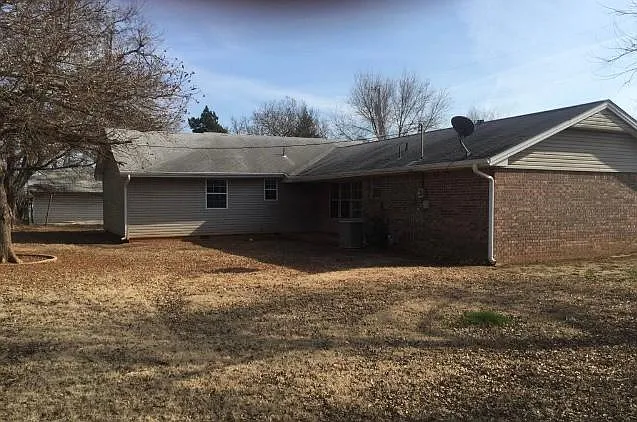 609 E Park St — Photo 3