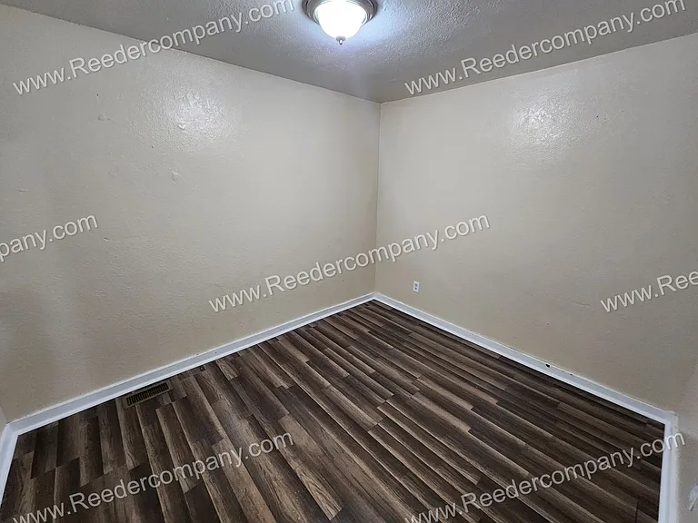 3927 Main Street — Photo 8