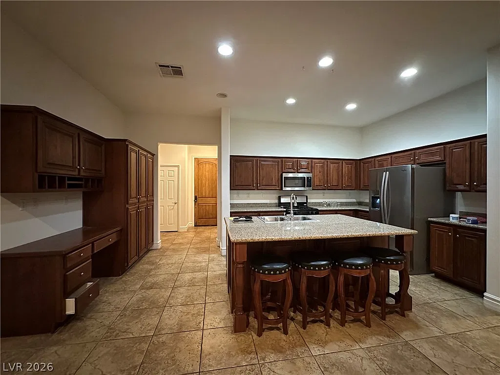 4 bed, 3.0 bath, 1720 sqft, $2,350 — Photo 4