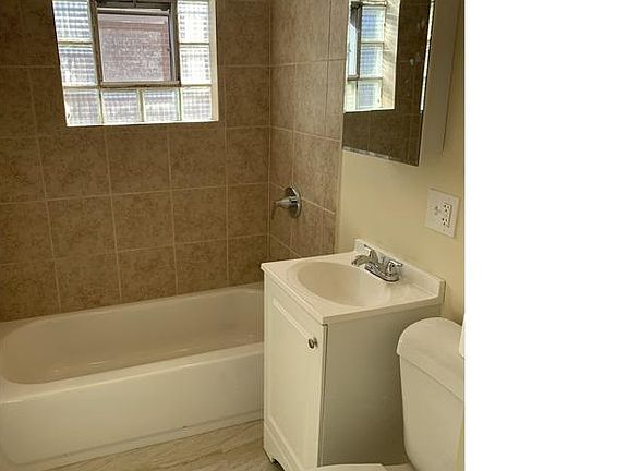 2nd image of 275 Oglesby Ave
