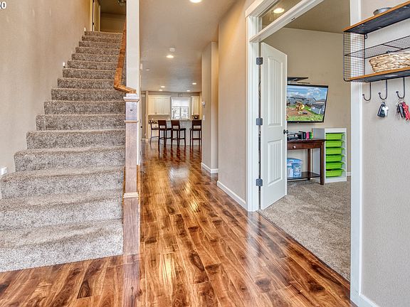 3rd image of 208 Rocky Meadow Dr