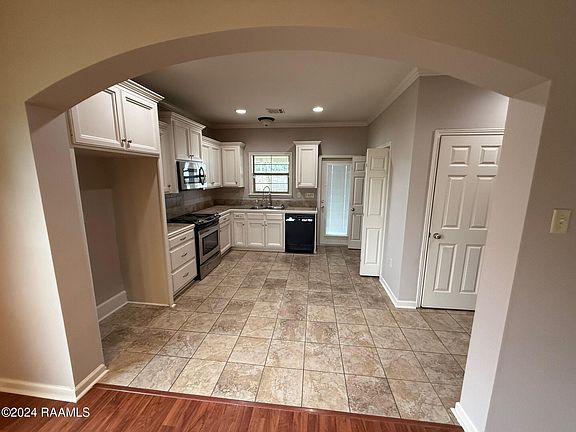 5th image of 103 Legend Creek Dr
