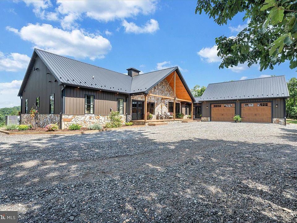 1st image of 415 Grahams Farm Rd